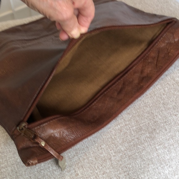 Kenneth Cole Genuine Supple Leather Laptop Bag in Excellent Condition. - Picture 7 of 16